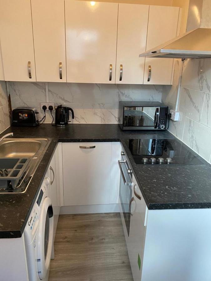 Excellent And Amazing Apartment With Private Parking 질링엄 외부 사진