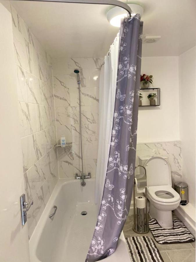 Excellent And Amazing Apartment With Private Parking 질링엄 외부 사진